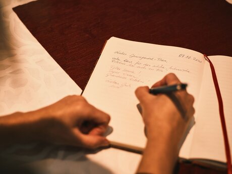 Exklusive Genussgondel Essen in der Gondel mehrgängiges Menü Fisser Bergbahnen Familienregion Serfaus-Fiss-Ladis in Tirol | © Fisser Bergbahnen GmbH | christianwaldegger.com