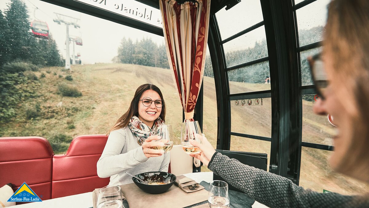 Kulinarik Angebote Fisser Bergbahnen Genussgondel Kulinarik-Wanderung Crystal Cube Familienregion Serfaus-Fiss-Ladis in Tirol | © Fisser Bergbahnen GmbH | christianwaldegger.com