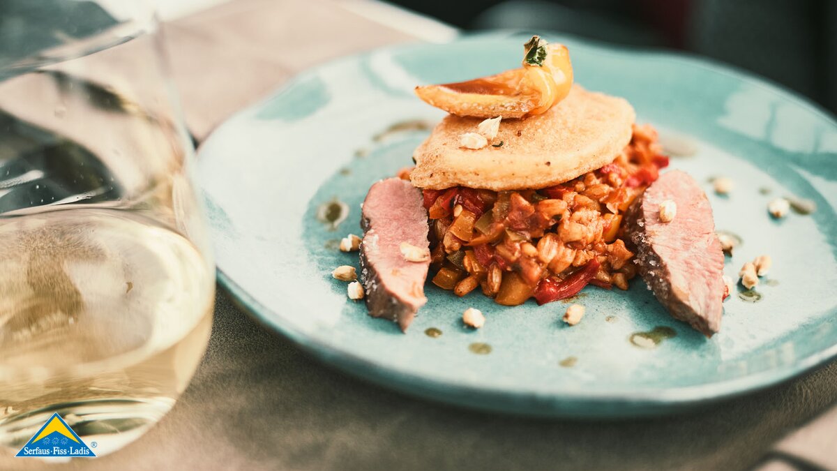 Angebot Fisser Bergbahnen Serfaus-Fiss-Ladis in Tirol Kulinarik mit regionalen Produkten Genussgondel Schönjochbahn Sommerurlaub | © Fisser Bergbahnen GmbH | christianwaldegger.com