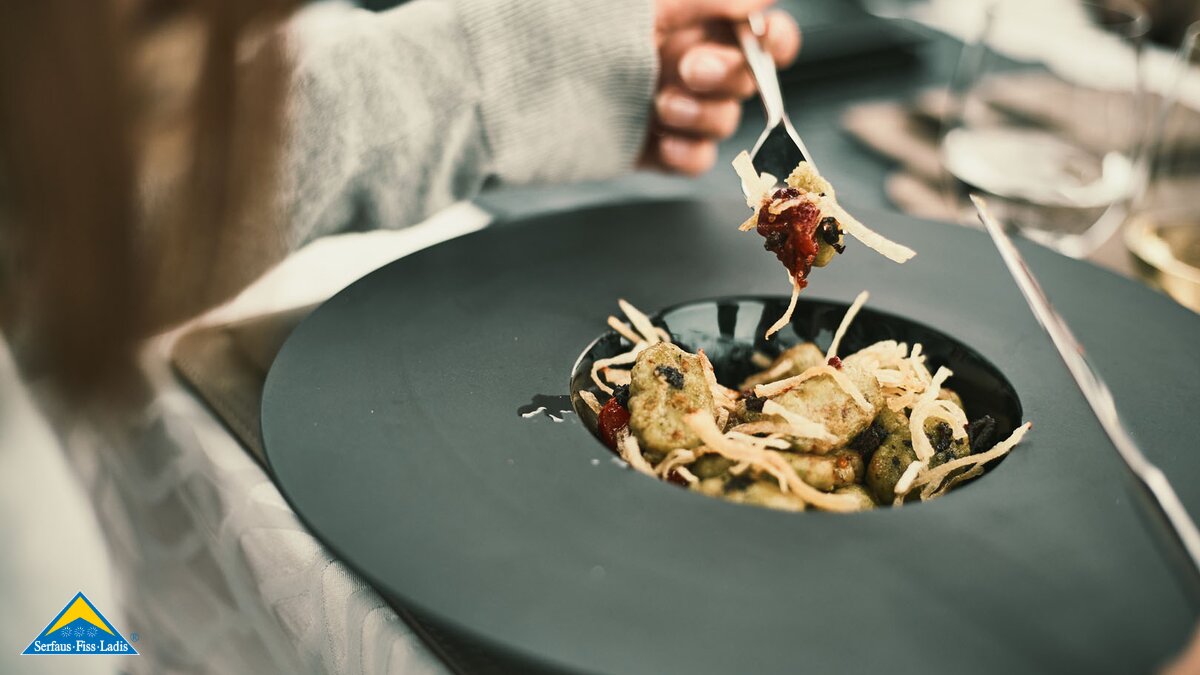 Blog Genussgondel Familienregion Serfaus-Fiss-Ladis Angebot der Fisser Bergbahnen Essen in der Bergbahngondel Mittagessen Frühstück | © Fisser Bergbahnen GmbH | christianwaldegger.com