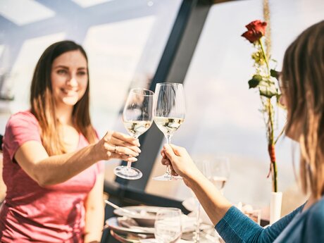 Wein genießen im Genussrestaurant Gutschein schenken Crystal Cube Serfaus-Fiss-Ladis in Tirol | © Fisser Bergbahnen GmbH | christianwaldegger.com