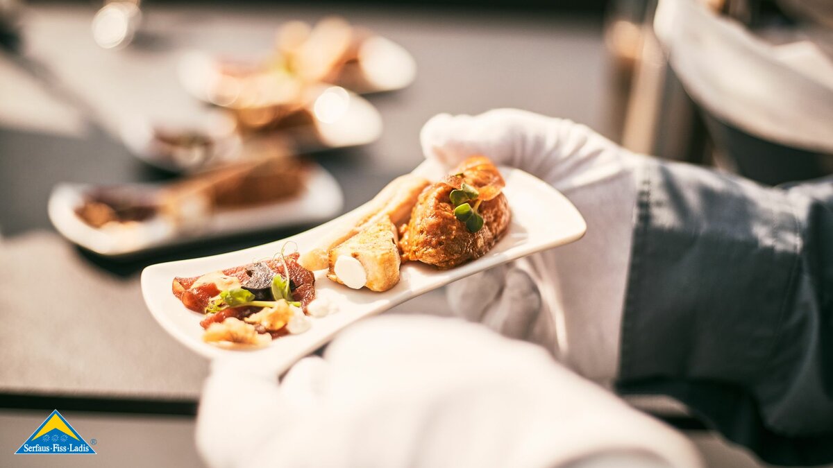 Mittagessen am Berg Kulinarikangebote der Fissser Bergbahnen in Serfaus-Fiss-Ladis buchen Gutschein schenken | © Fisser Bergbahnen GmbH | christianwaldegger.com