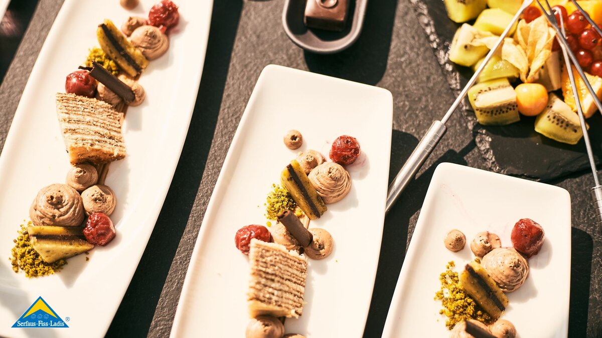 Luxury Lunch Sektfrühstück High Tea Crystal Cube buchen in Serfaus-Fiss-Ladis in Tirol | © Fisser Bergbahnen GmbH | christianwaldegger.com