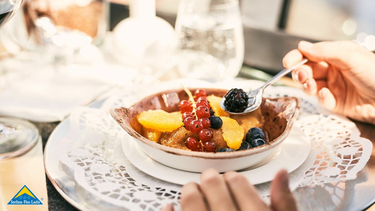 Nachspeise im Crystal Cube Restaurant in Serfaus-Fiss-Ladis in Tirol | © Fisser Bergbahnen GmbH | christianwaldegger.com
