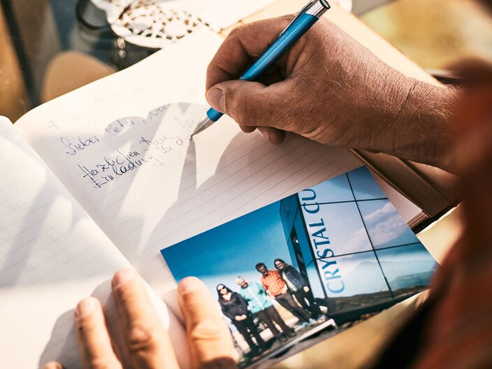 Gästebuch Crystal Cube Restaurant Erfahrungsbericht Sarah Blog Serfaus-Fiss-Ladis | © Fisser Bergbahnen GmbH | christianwaldegger.com