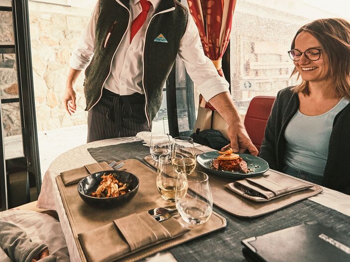 Genussgondel Blog Familienregion Serfaus-Fiss-Ladis in Tirol exklusives mehrgängiges Mittagessen Geschenkidee | © Fisser Bergbahnen GmbH | christianwaldegger.com