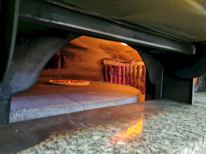 Pizzaofen Familienrestaurant Sonnenburg Restaurants in Dorfnähe Serfaus-Fiss-Ladis in Tirol | © Serfaus-Fiss-Ladis Marketing GmbH