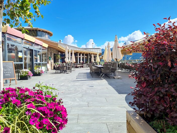 Familienresraurant Sonnenburg mit Sonnenterrasse, Spielplatz, Pizzeria iin Serfaus-Fiss-Ladis in Tirol | © Serfaus-Fiss-Ladis Marketing GmbH