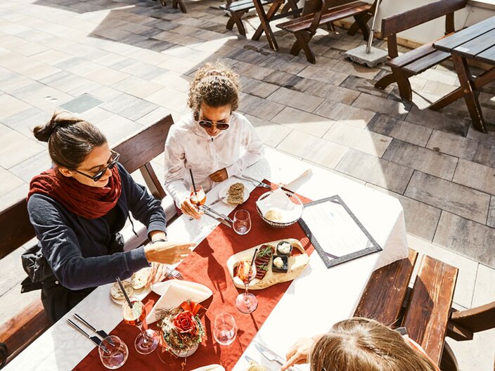 Terrasse Bergrestaurant BergDiamant Einkehren am Berg in Serfaus-Fiss-Ladis in Tirol | © Serfaus-Fiss-Ladis Marketing GmbH | christianwaldegger.com