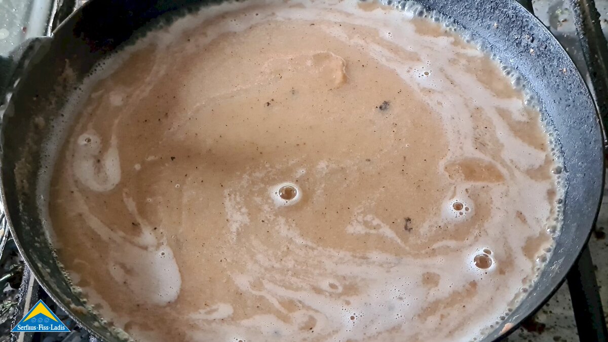 Rezepte aus Tirol Zubereitung Kasmuas in der Pfanne Blog Serfaus-Fiss-Ladis in Tirol | © Serfaus-Fiss-Ladis Marketing GmbH