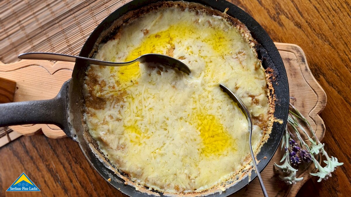 Kasmuas Bauengericht in der Pfanne deftig Serfaus-Fiss-Ladis in Tirol | © Serfaus-Fiss-Ladis Marketing GmbH