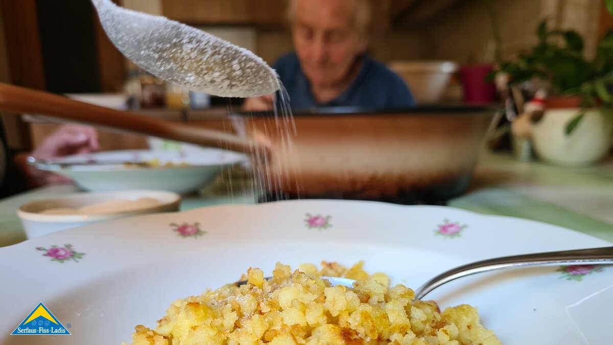 Traditionelles Rezept aus Kartoffeln, Mehl und Butterschmalz Zubereitung Blog Serfaus-Fiss-Ladis in Tirol | © Serfaus-Fiss-Ladis Marketing GmbH