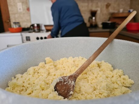 Gericht mit Kartoffeln aus Tirol einfach Tearpl Rezeptanleitung Blog Familienregion Serfaus-Fiss-Ladis | © Serfaus-Fiss-Ladis Marketing GmbH