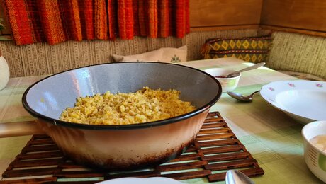 Tiroler Gericht Tearpl Erdäpfel mit Butterschmalz Rezepte aus Familienregion Serfaus-Fiss-Ladis in Tirol | © Serfaus-Fiss-Ladis Marketing GmbH