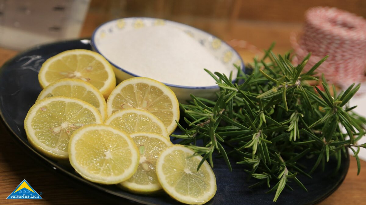 Rezept für Sirup mit Zitronen und Rosmarin Blog Jasmin Ferienregion Serfaus-Fiss-Ladis in Tirol | © Serfaus-Fiss-Ladis Marketing GmbH