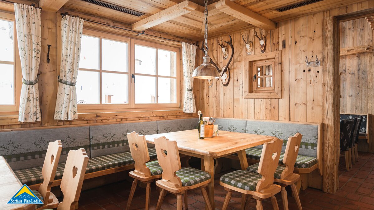Gemütliche Zirbenstube in einem Bergrestaurant in Serfaus-Fiss-Ladis | © Fisser Bergbahnen GmbH | Manuel Pale