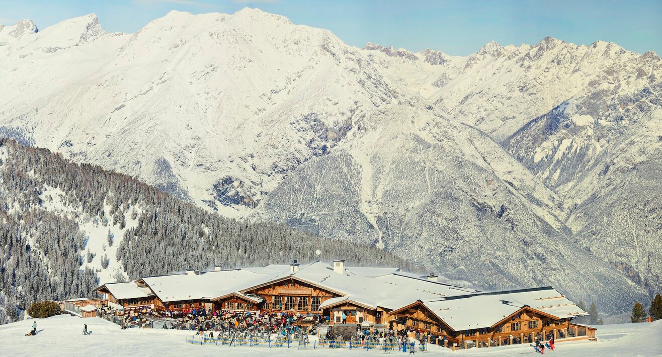 Bergrestaurant Zirbenhütte auf der Fisser Nordseite im Winter Familienregion Serfaus-Fiss-Ladis in Tirol | © Fisser Bergbahnen GmbH | christianwaldegger.com