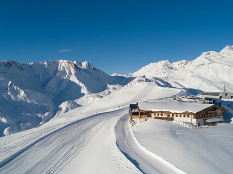 Bergrestaurant Lassida am Berg Lazid im Winter im Skigebiet Serfaus-Fiss-Ladis in Tirol | © Seilbahn Komperdell GmbH | Stefan Kathrein