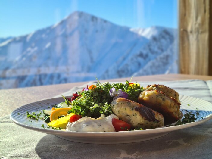 Rezept Kaspressknödel vom Restaurantleiter Walter Purtscher Panoramarestaurant Lassida in Serfaus-Fiss-Ladis in Tirol | © Serfaus-Fiss-Ladis Marketing GmbH