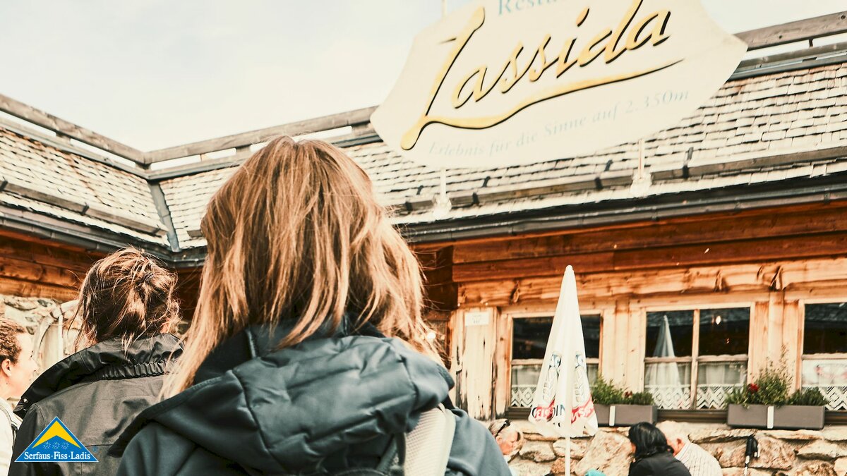 Eingang Panoramarestaurant Lassida am Lazid in der Familienregion Serfaus-Fiss-Ladis in Tirol | © Serfaus-Fiss_Ladis Marketing GmbH | Christian Waldegger