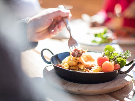 Gastronomiebetrieb mit Auszeichnung Bewusst Tirol Münze Skigebiet Serfaus-Fiss-Ladis | © Serfaus-Fiss-Ladis Marketing GmbH | danielzangerl.com