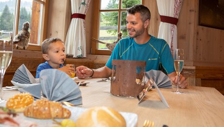 Bergrestaurant Leithe Wirt Einkehr Sommer Brunch am Sonntag in Serfaus-Fiss-Ladis in Tirol | © Seilbahn Komperdell GmbH | Andreas Kirschner