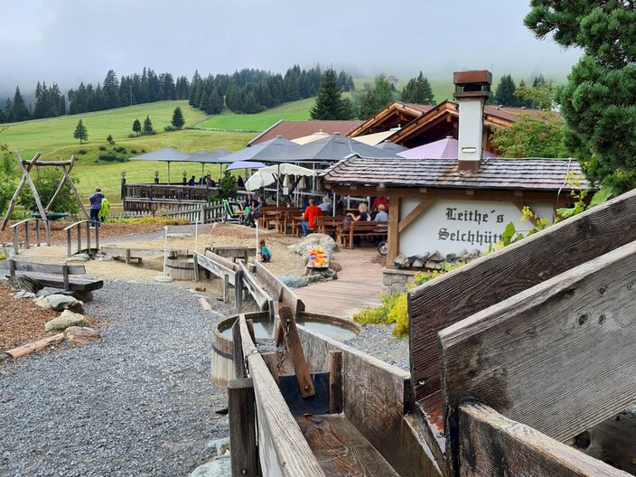 Bergrestaurant Leithe Wirt Spielplatz Selchhütte in Serfaus-Fiss-Ladis in Tirol | © Sefaus-Fiss-Ladis Marketing GmbH
