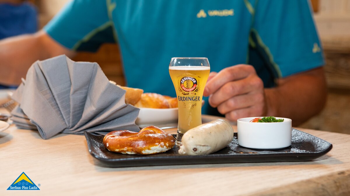 Brunch Leithe Wirt am Sonntag Weißwurst, Bier und Brot Bergrestaurants Serfaus-Fiss-Ladis in Tirol | © Seilbahn Komperdell GmbH | Andreas Kirschner