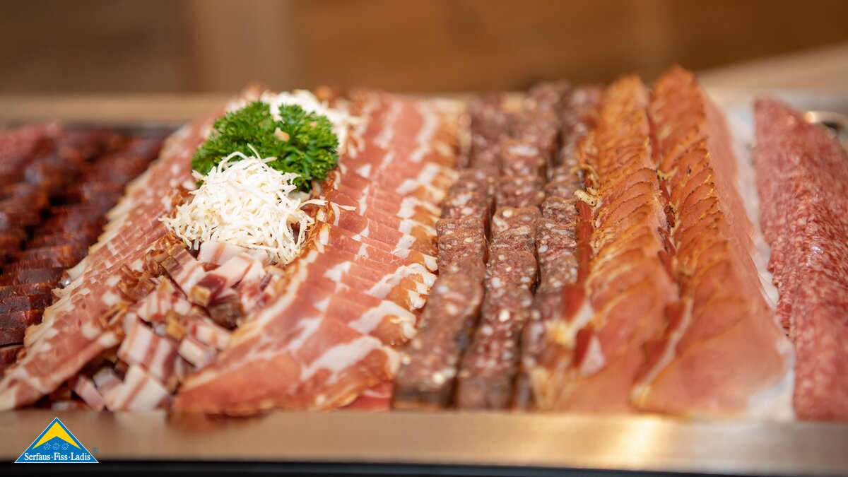Wurst, Speck, Räucherspezialitäten im Leithe Wirt Serfaus-Fiss-Ladis in Tirol | © Seilbahn Komperdell GmbH | Andreas Kirschner