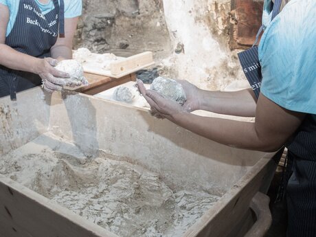Vinschgerl backen beim Backverein Ladis in Serfaus-Fiss-Ladis | © ppw.at Rene Prager