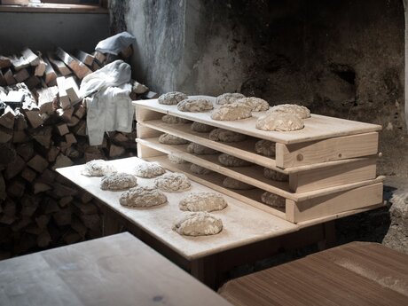 Selbstgemachtes Brot in der Backstube in der Tiroler Region Serfaus-Fiss-Ladis | © ppw.at Rene Prager