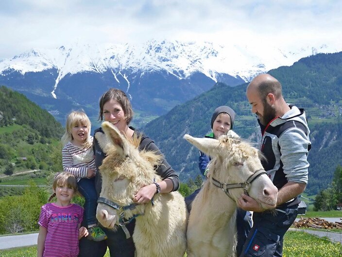 Solveig und Manuel Thurnes Zucht Stoagraue in Serfaus in Tirol | © Familie Thurnes