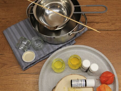 Für einen Erkältungsbalsam benötigt man nur wenige Zutaten. Ein Rezept gibt es im Blog Serfaus-Fiss-Ladis | © Serfaus-Fiss-Ladis Marketing GmbH