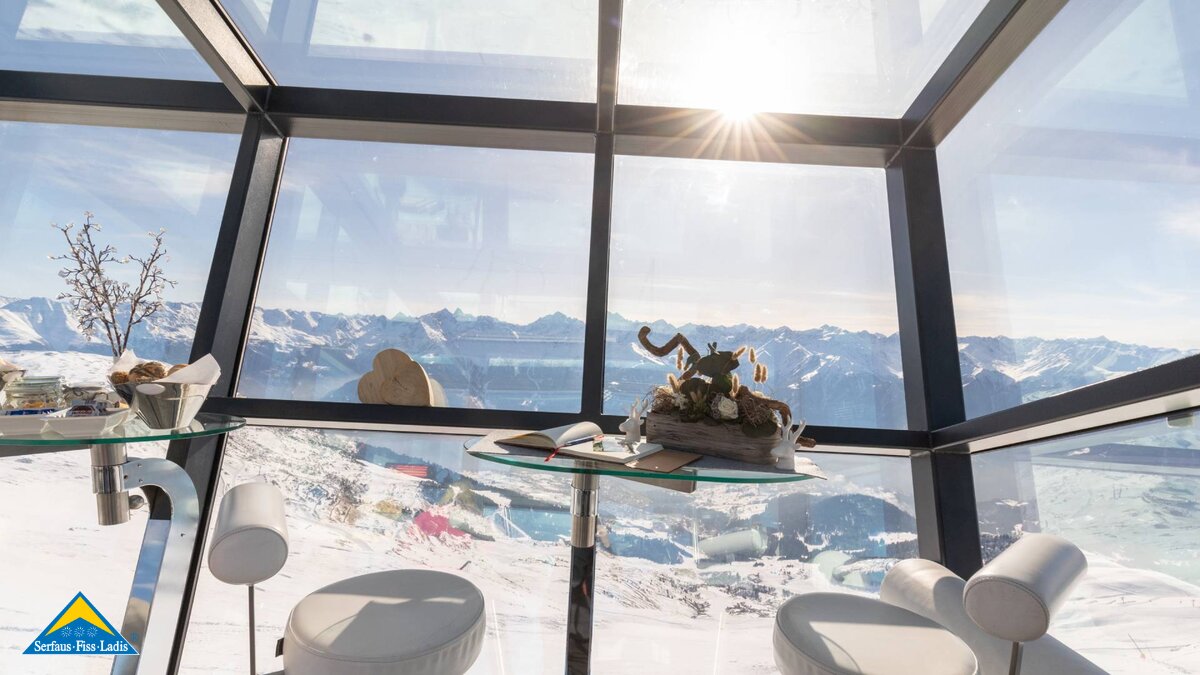Beim Frühstück eine wunderbare Aussicht vom Crystal Cube genießen. | © Serfaus-Fiss-Ladis Marketing GmbH I Andreas Kirschner