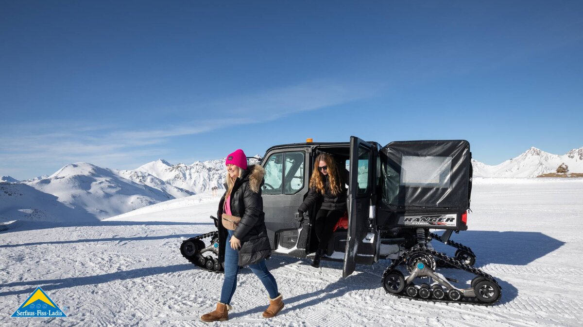 Auch ohne Skier ist es durch das Snowmobil einfach den Crystal Cube in Serfaus-Fiss-Ladis zu erreichen.  | © Serfaus-Fiss-Ladis Marketing GmbH I Andreas Kirschner