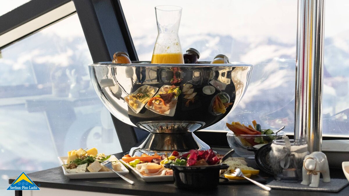 Das Sektfrühstück im Crystal Cube lässt keine Wünsche offen.  | © Serfaus-Fiss-Ladis Marketing GmbH I Andreas Kirschner