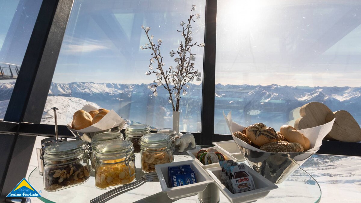 Beim Sektfrühstück im Crystal Cube ist für jeden Geschmack etwas dabei.  | © Serfaus-Fiss-Ladis Marketing GmbH I Andreas Kirschner