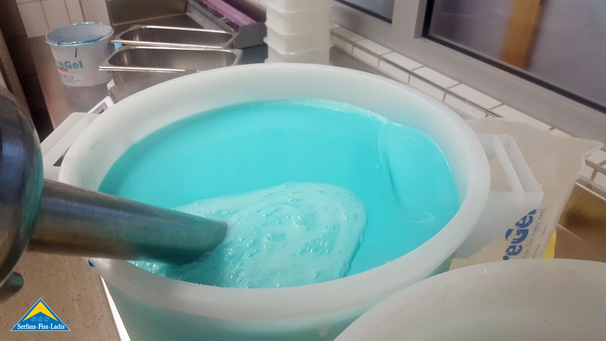 Produktion vom Murmileis in Serfaus Fiss Ladis blaues Eis  | © Serfaus-Fiss-Ladis Marketing GmbH
