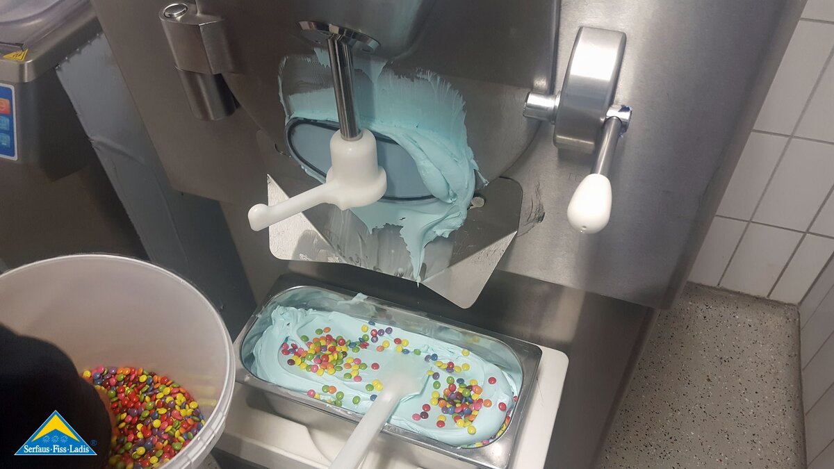 Eisproduktion Kindereis mit Smarties Murmlieis Serfaus Fiss Ladis Tirol | © Serfaus-Fiss-Ladis Marketing GmbH