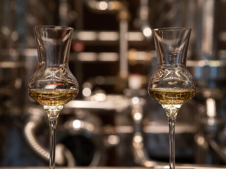 Regionale Spezialitäten aus Serfaus-Fiss-Ladis in Tirol Whisky aus Fisser Getreide Fissky | © Serfaus-Fiss-Ladis Marketing GmbH | Andreas Kirschner