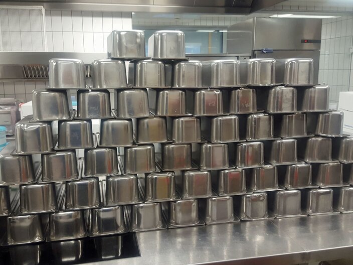 Pyramide aus Eiswannen Seilbahn Komperdell produziert ihr Eis selber Berggastronomie | © Serfaus-Fiss-Ladis Marketing GmbH