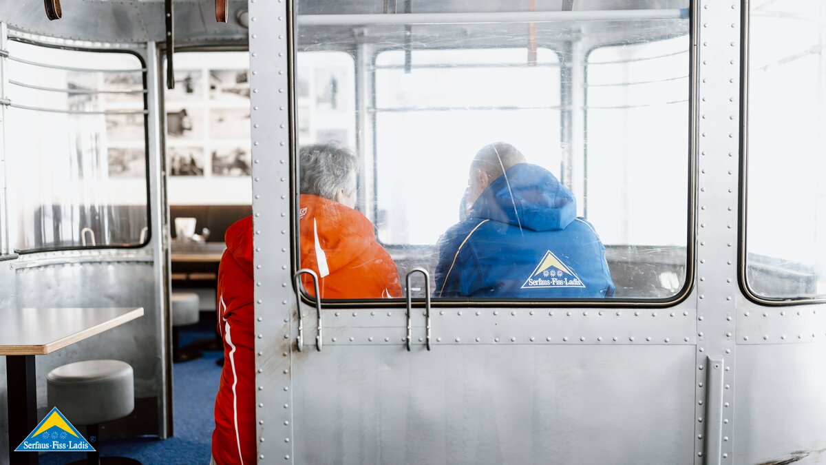 Alte Gondel der Komperdellbahn im Kinderrestaurant Starrest in der Familienregion Serfaus-Fiss-Ladis in Tirol | © Serfaus-Fiss-Ladis Marketing GmbH | Rene Raggl