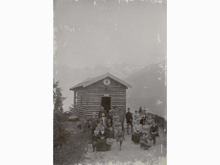 Rund um das einstige noble Kurhotel in Obladis in der Familienregion Serfaus-Fiss-Ladis in Tirol gab es zahlreiche Spazier- und Wanderwege zum Erholen. | © Burgl Kirschner