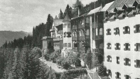 Das Kurhotel oberhalb von Ladis in der heutigen Familienregion Serfaus-Fiss-Ladis in Tirol war hochmodern und bot jeglichen Luxus. | © Burgl Kirschner