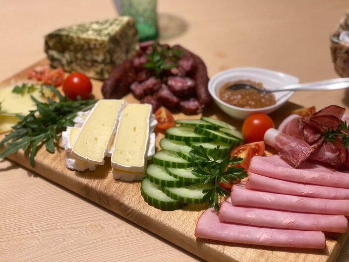 Heimische Produkte Brettljause vom Bauernhof in der Familienregion Serfaus-Fiss-Ladis Tirol Österreich | © Serfaus-Fiss-Ladis