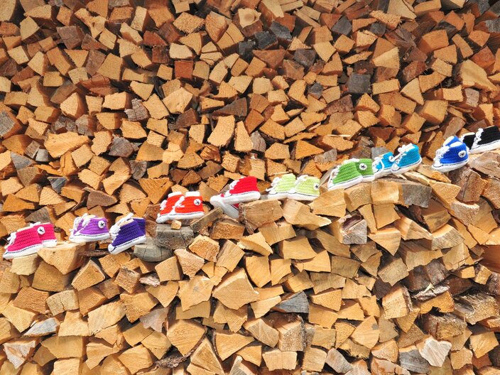 Selbstgehäkelte Mützen aus der Familienregion Serfaus-Fiss-Ladis  | © Elena Stecher