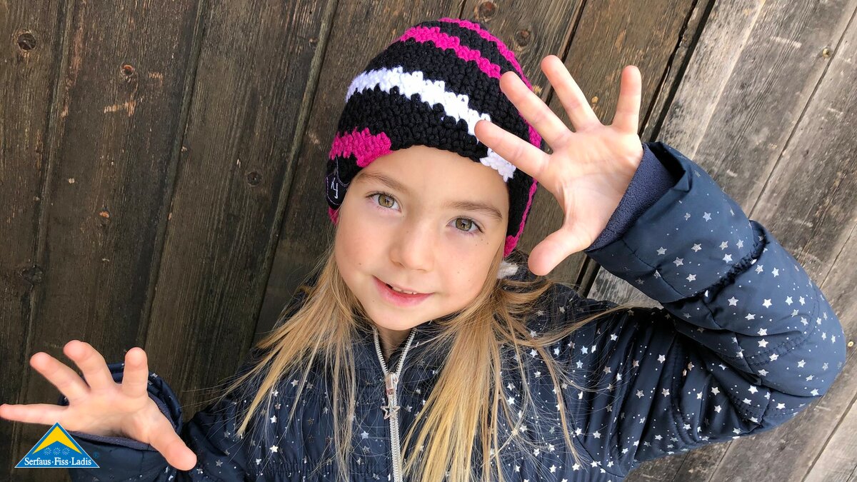 Gehäkelte Mützen und Stirnbänder online bestellen d'hägglar im Blog Serfaus-Fiss-Ladis | © Elena Stecher