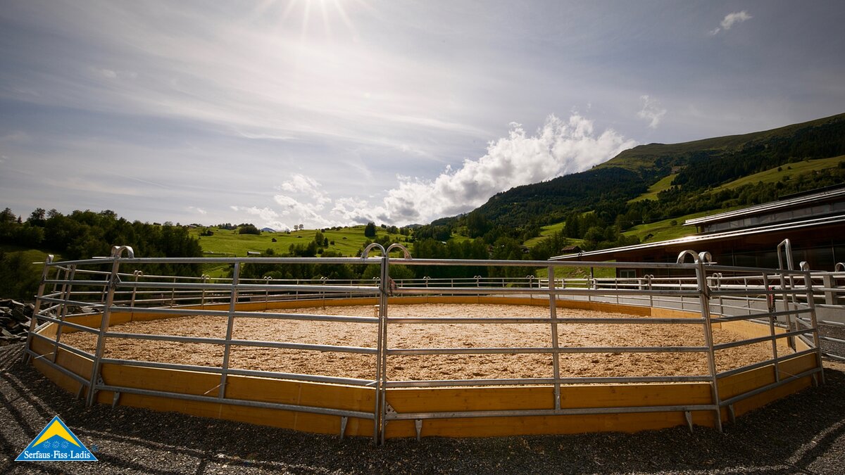 Longierplatz Belezzahof Reitstunden Julia Leis Reiten mit Kindern Familienregion Serfaus-Fiss-Ladis Blog SFL People of SFL  | © Gabriel Netzer
