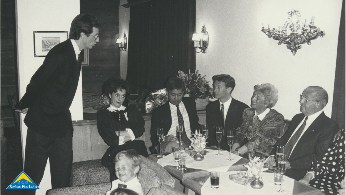 Hotel Löwen in Serfaus Franz Tschiderer bei einer Gästeehrung Familie von Straaten aus den Niederlanden | © Franz Tschiderer