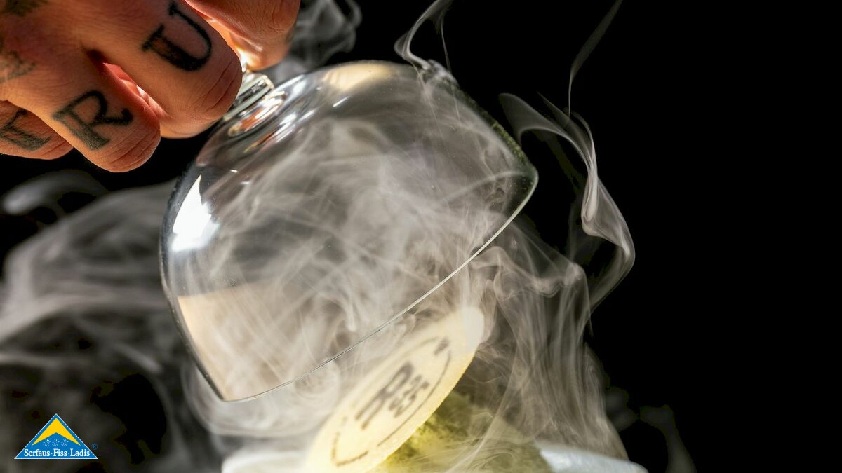 Gericht mit Esspapier und Logostempel im Gourmetrestaurant R35 in der Familienregion Serfaus-Fiss-Ladis in Tirol | © Andreas Schalber